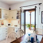 Lena's Apartmán Stoúpa